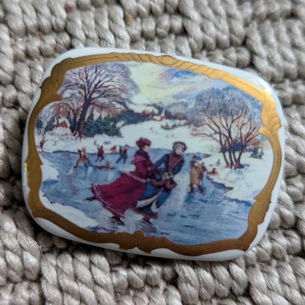 NOS Avon 1991 "Porcelain Winter Scene" Brooch Pin NEW Old Stock Charming Victori